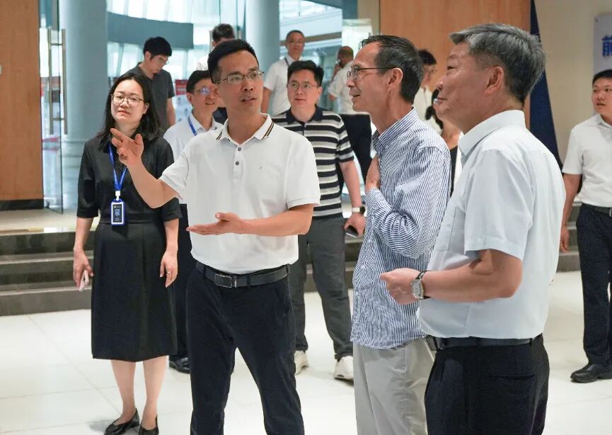 赋能成长,共话教育|海亮集团及市区领导莅临我校调研 赋能成长,共话教育|海亮集团及市区领导莅临我校调研
