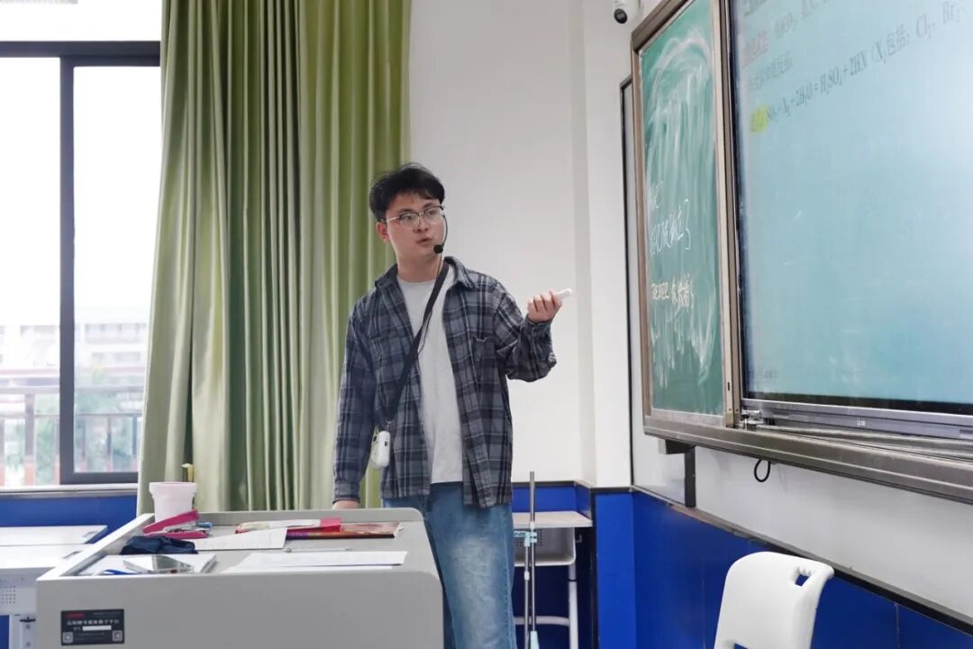 星耀荣源龙,赋能成长路 |4月教师月度之星风采展示 星耀荣源龙,赋能成长路 |4月教师月度之星风采展示