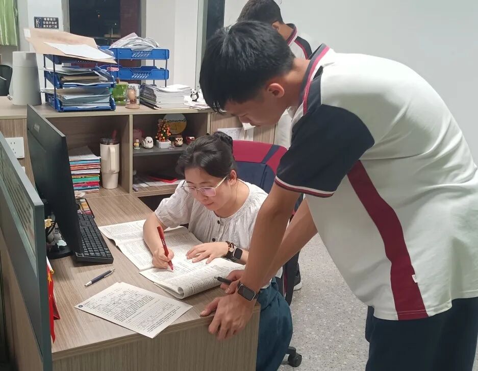 星耀荣源龙,赋能成长路 |4月教师月度之星风采展示 星耀荣源龙,赋能成长路 |4月教师月度之星风采展示