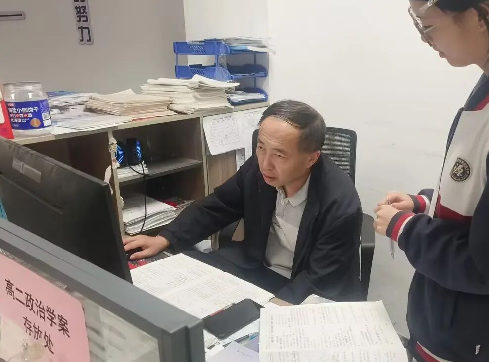 星耀荣源龙,赋能成长路 |4月教师月度之星风采展示 星耀荣源龙,赋能成长路 |4月教师月度之星风采展示
