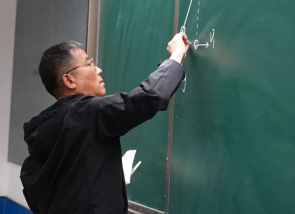星耀荣源龙,赋能成长路 |4月教师月度之星风采展示 星耀荣源龙,赋能成长路 |4月教师月度之星风采展示