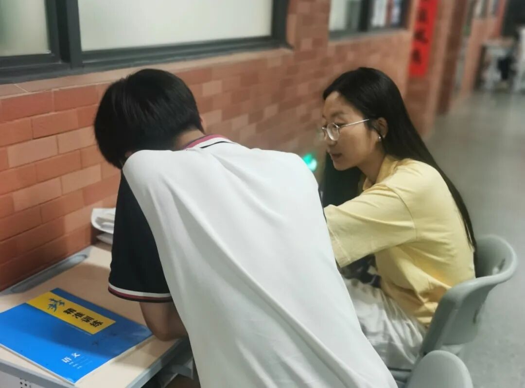星耀荣源龙,赋能成长路 |4月教师月度之星风采展示 星耀荣源龙,赋能成长路 |4月教师月度之星风采展示