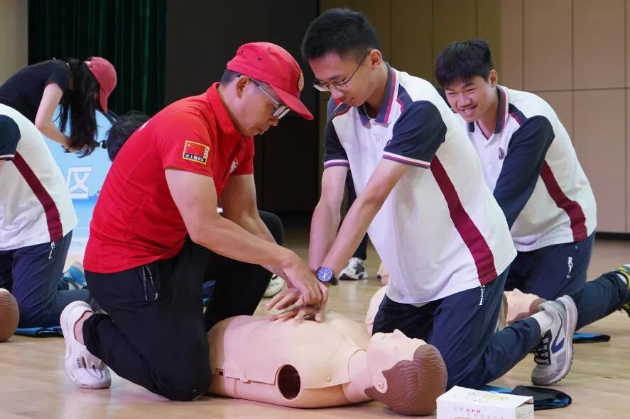 珍爱生命,防溺护航——荣源龙高级中学开展中小学生体验式防溺水安全培训 珍爱生命,防溺护航——荣源龙高级中学开展中小学生体验式防溺水安全培训