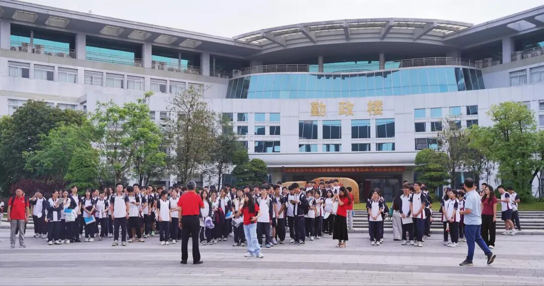 战鼓催征启新程,乘风破浪赴华章|荣源龙高级中学2026届高考送考出征仪式 战鼓催征启新程,乘风破浪赴华章|荣源龙高级中学2026届高考送考出征仪式