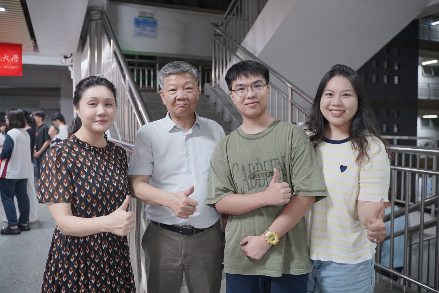 战鼓催征启新程,乘风破浪赴华章|荣源龙高级中学2026届高考送考出征仪式 战鼓催征启新程,乘风破浪赴华章|荣源龙高级中学2026届高考送考出征仪式