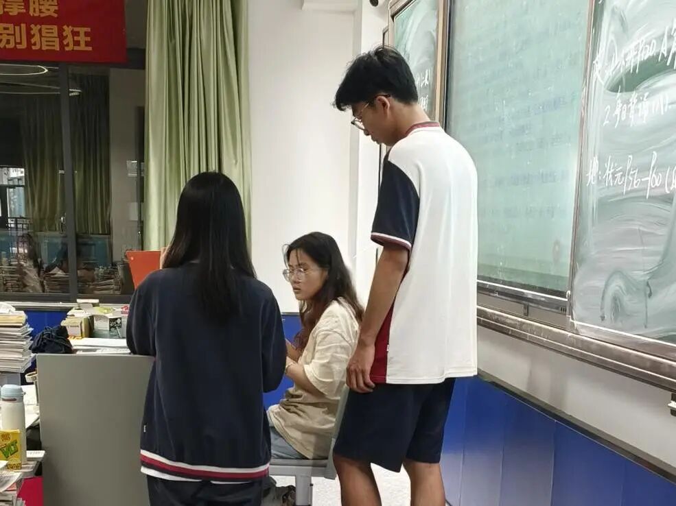 星耀荣源龙,匠心伴学路|5月教师月度辅导之星风采展 星耀荣源龙,匠心伴学路|5月教师月度辅导之星风采展