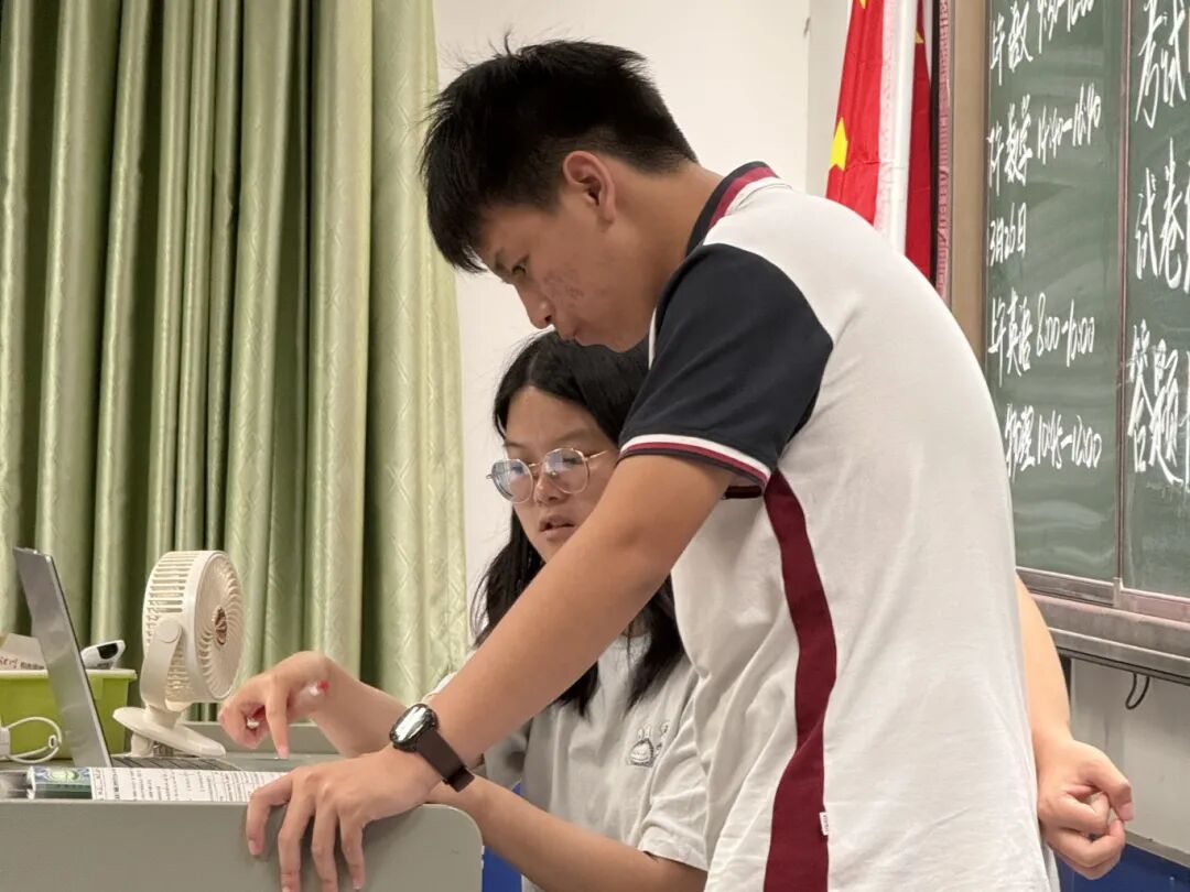 星耀荣源龙,匠心伴学路|5月教师月度辅导之星风采展 星耀荣源龙,匠心伴学路|5月教师月度辅导之星风采展