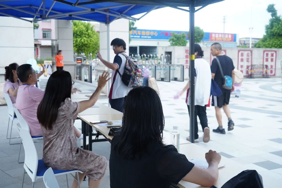 落笔收官,逐光而行|荣源龙高级中学2026届高三学子高中生涯圆满落幕 落笔收官,逐光而行|荣源龙高级中学2026届高三学子高中生涯圆满落幕