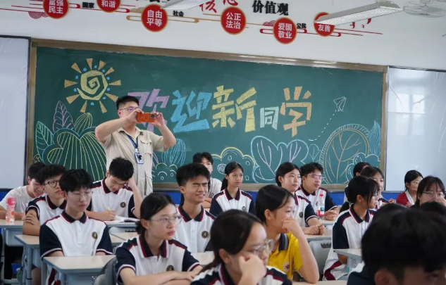 扬帆起航,奔赴新篇|荣源龙2026级高一新生开学啦 扬帆起航,奔赴新篇|荣源龙2026级高一新生开学啦